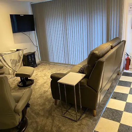 Lovely 2 Bed House In *