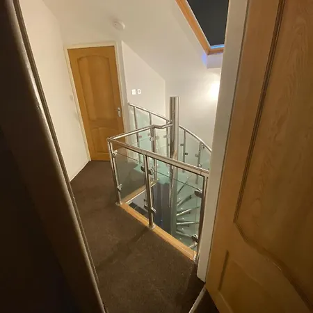 Сasa de vacaciones Lovely 2 Bed House In *