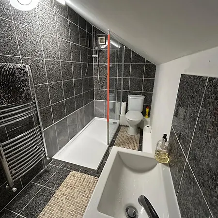 Lovely 2 Bed House In *