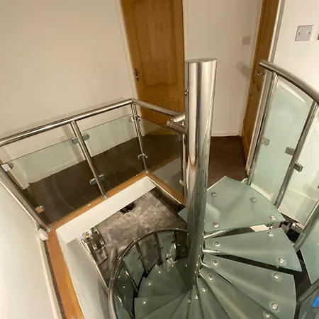 Lovely 2 Bed House In *