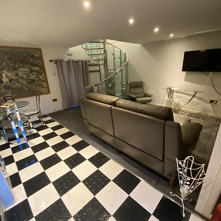 Holiday home Lovely 2 Bed House In