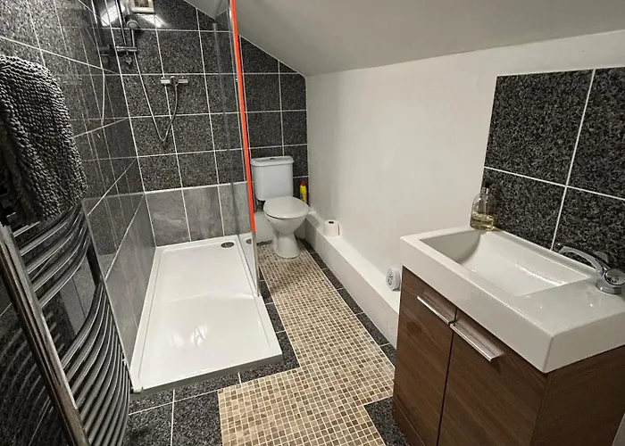 Feriehus Lovely 2 Bed House In