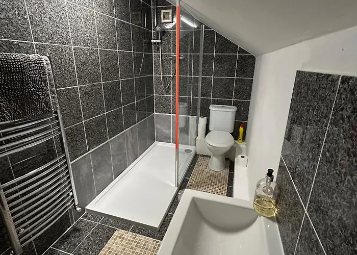 Lovely 2 Bed House In *