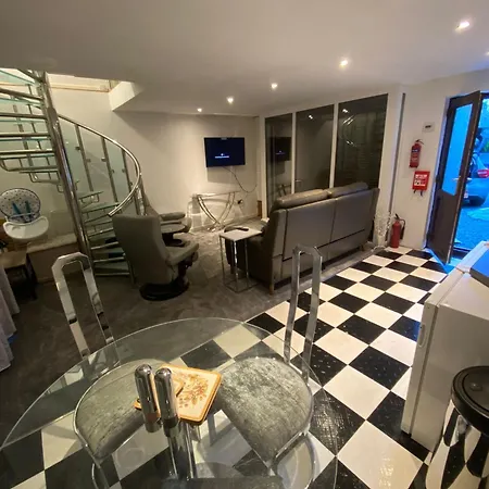 Lovely 2 Bed House In Σπίτι διακοπών *